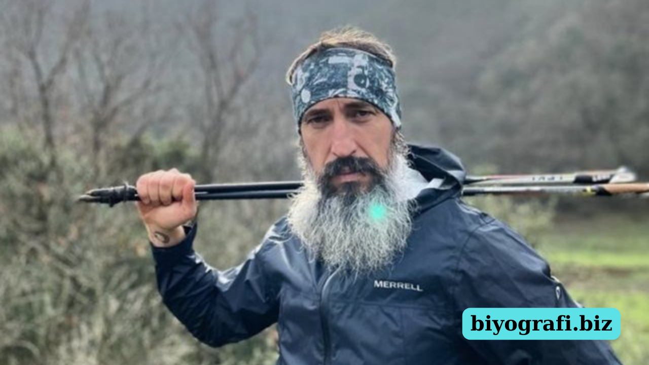 Özgür Tetik Kimdir?