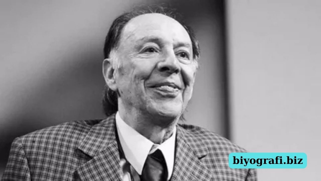 Münir Özkul Kimdir?